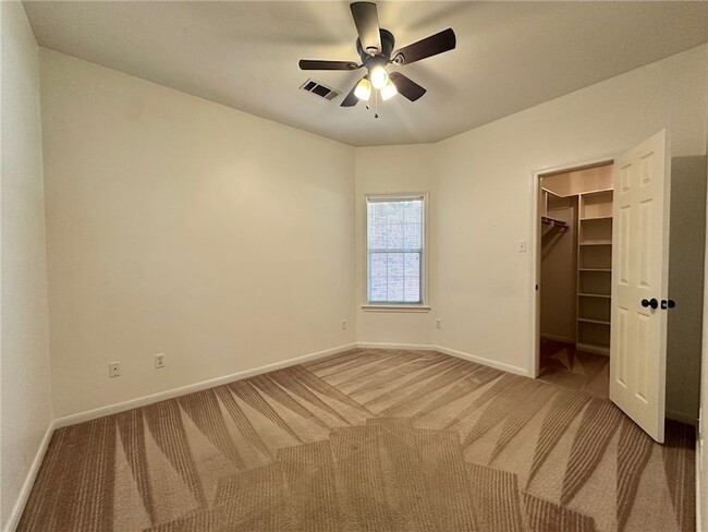 Building Photo - 4201 Bedford Ct