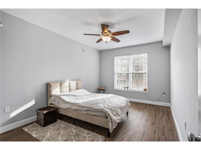 Building Photo - Sparkling 2 Bedroom Condo in Southwest Sta...