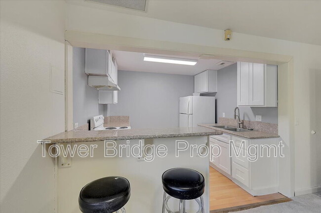 Building Photo - 122 I St