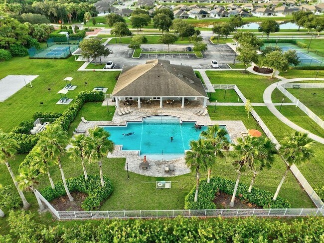 Building Photo - 8652 Waterstone Blvd