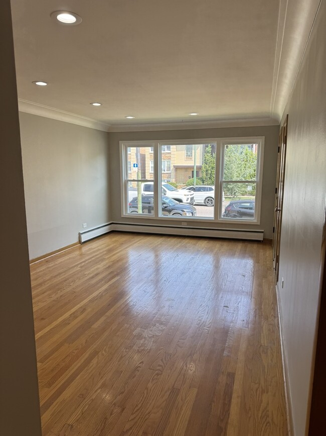 Building Photo - 7241 W Belmont Ave