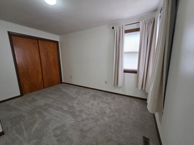 Building Photo - 120 N Iowa Ave