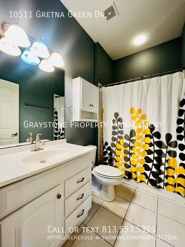 Building Photo - 10511 Gretna Grn Dr