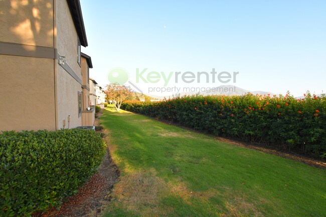 Building Photo - La Mesa | Rancho San Diego | End unit Cond...