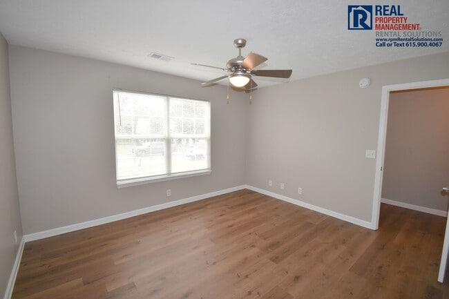 Building Photo - Adorable 3-bedroom home in Murfreesboro on a corner lot! Attached garage and washer and dryer hoo...