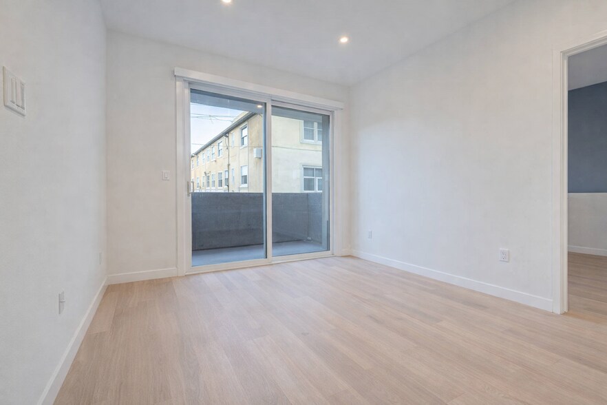 Building Photo - 5851 W 88th St