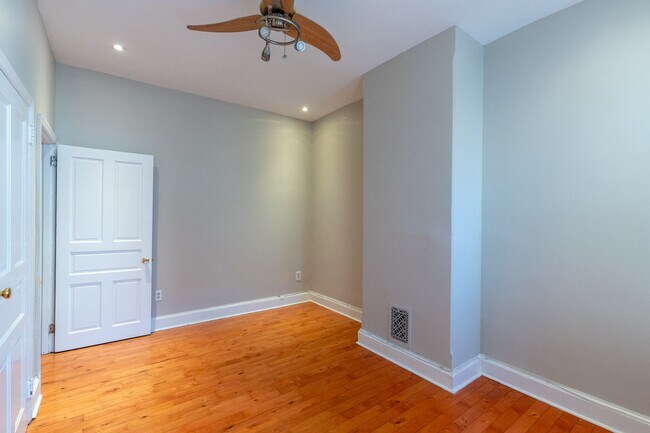 Building Photo - 1121 S 13th St