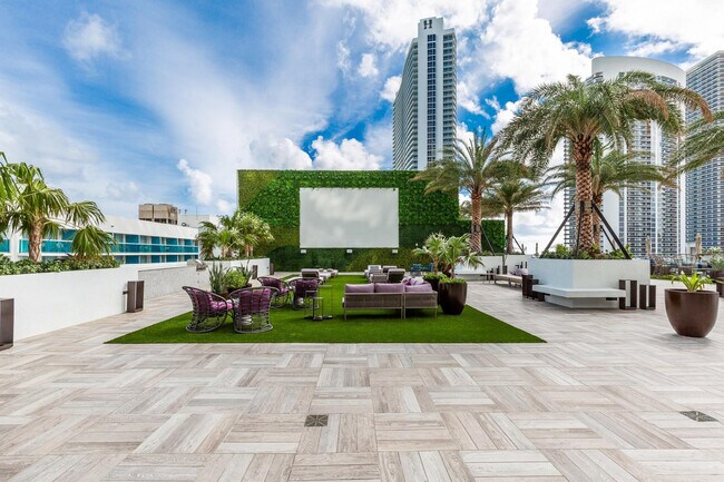 Building Photo - 2721 Hallandale Beach Blvd