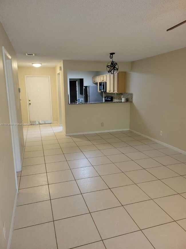 Building Photo - 7954 NW 41 Ct