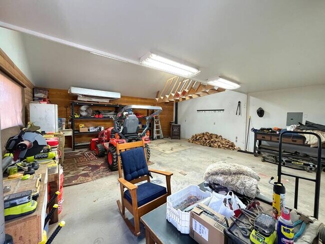 Building Photo - Horsemans Property