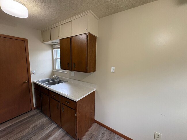 Building Photo - Short Term Lease, 1 Bedroom 1 Bathroom!