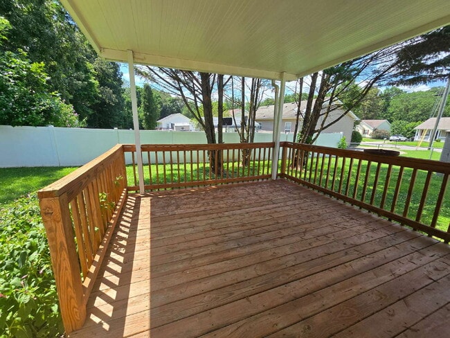 Building Photo - 460 Caney Ln