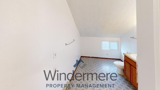 Building Photo - Birch904