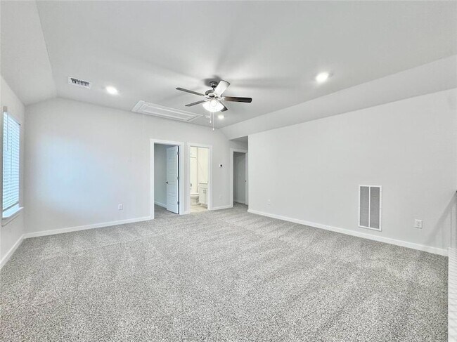 Building Photo - 404 Tinto St