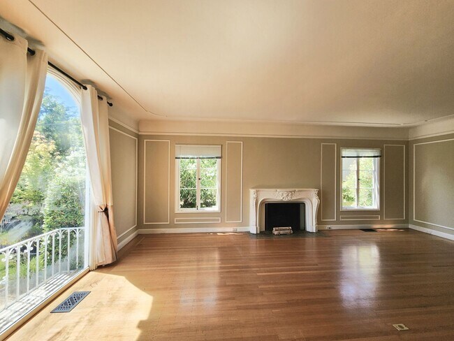 Building Photo - Elegant, spacious home in San Mateo