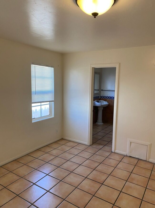 Building Photo - 6636 Del Playa Dr