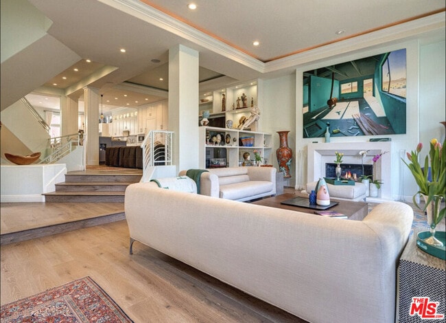 Building Photo - 129 Channel Pointe Mall