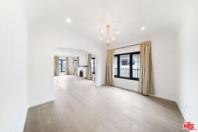 Building Photo - 1005 N Genesee Ave
