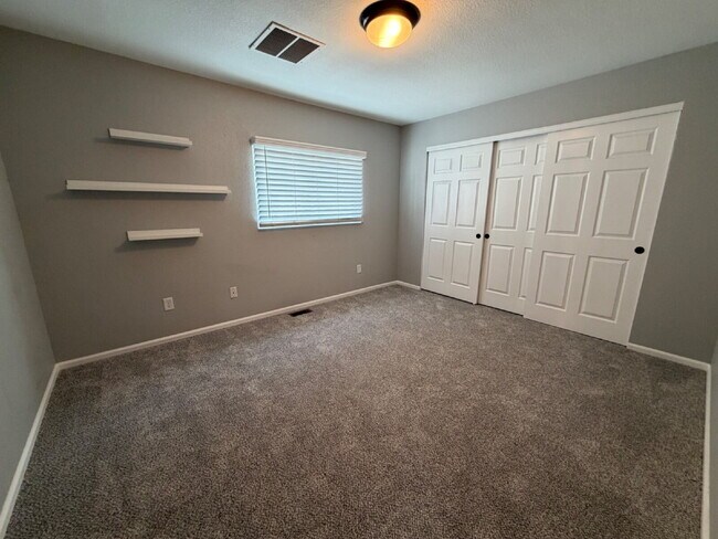 Building Photo - "Nicely updated 2-Bed 1.5 bath Townhouse in Englewood near Parker – Your Cozy Retreat Awaits!"