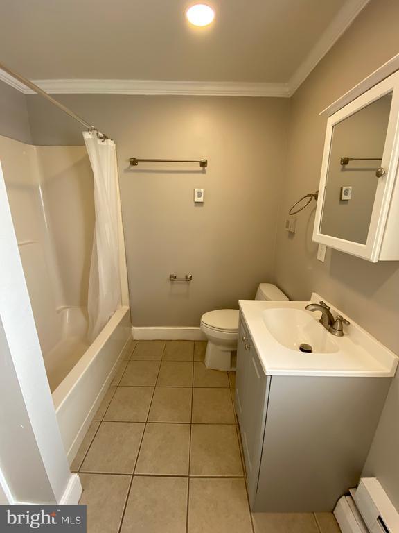 Building Photo - 454 Walnut St