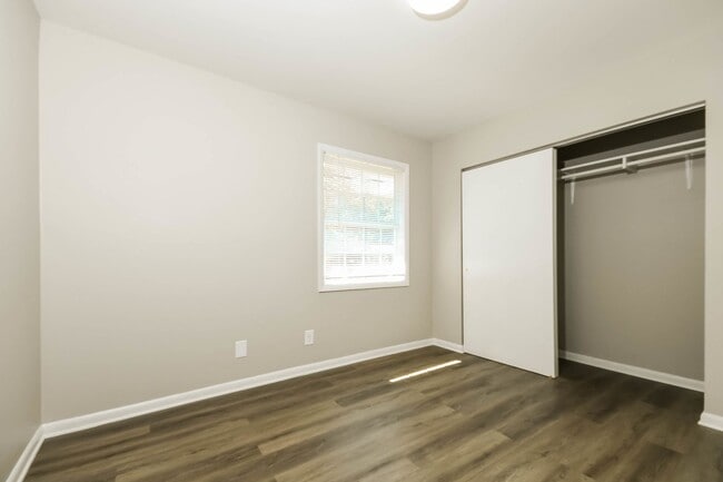 Building Photo - 3 bed / 2 bath ~ West Ashley Area, Move-in...
