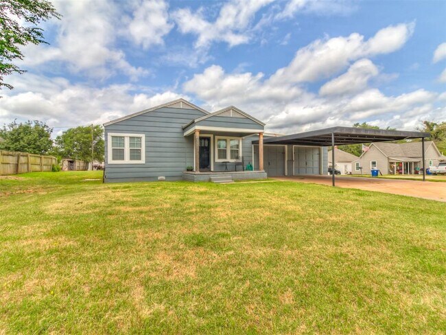 Building Photo - 621 N 16th St