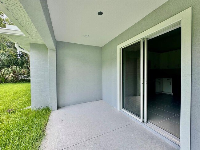 Building Photo - 8 Coral Reef Ct N