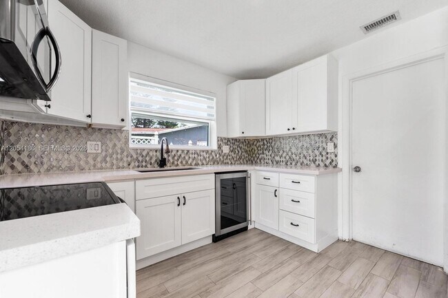 Building Photo - 3192 NW 40th Ct