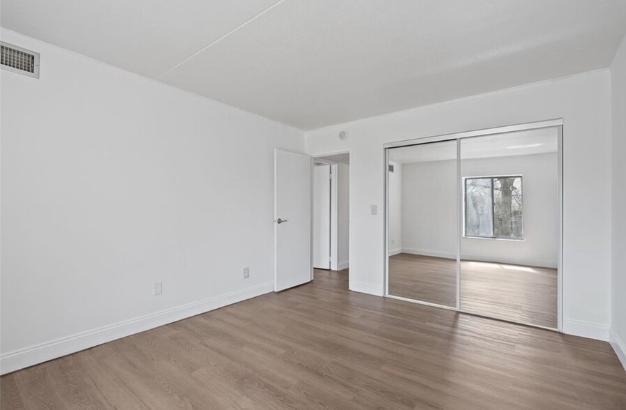 Building Photo - 1232 Forest Green Dr