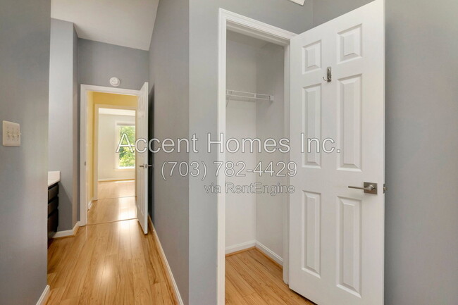 Building Photo - 5818 Wescott Hills Way