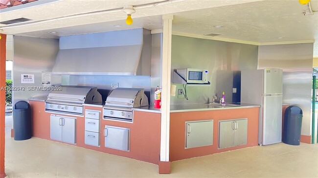 Building Photo - 8961 S Hollybrook Blvd
