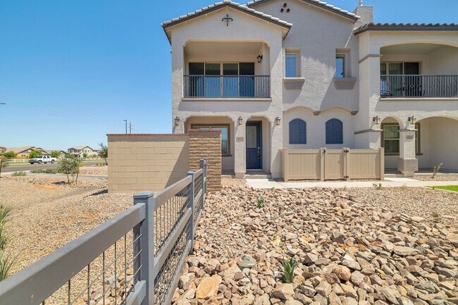 Building Photo - Like Brand New Luxurious Modern 3 Bedroom ...