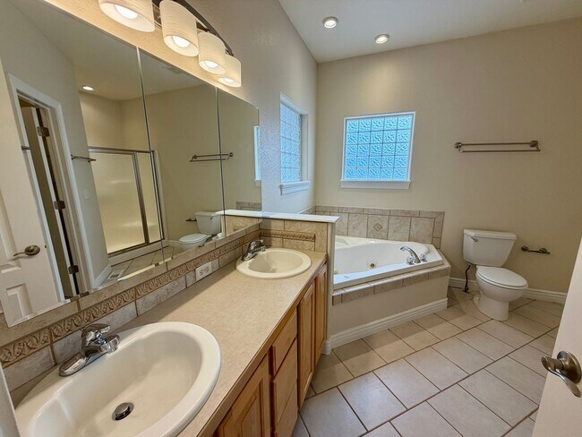 Building Photo - 625 Red Tail Dr