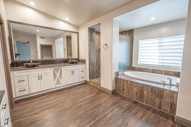 Building Photo - Tesoro Del Valle 4 Bedroom + Loft Home for...
