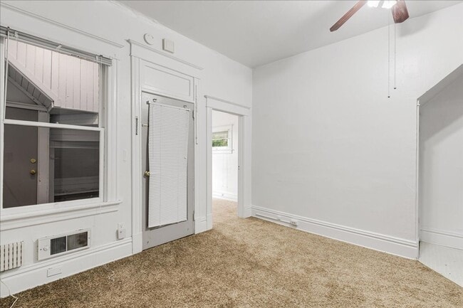 Building Photo - 1b/1ba Goose Hollow Apartment, close to everything!