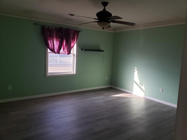 Building Photo - 5809 Phillips Rd