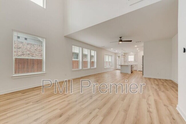 Building Photo - 3948 Mercedes Bend