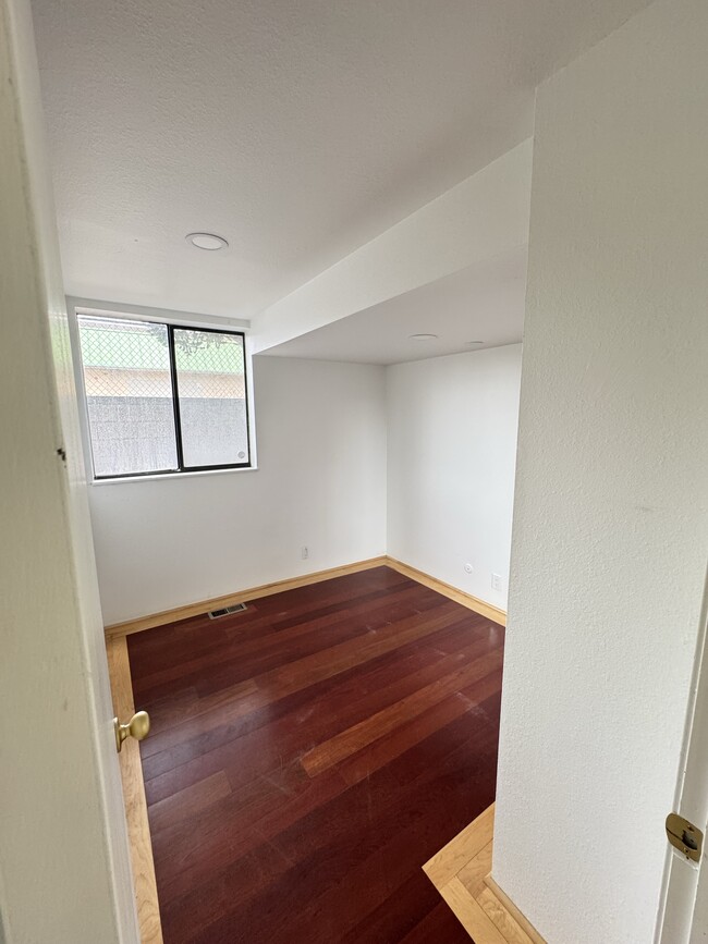 Building Photo - 425 S 900 E