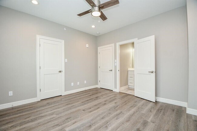 Building Photo - 5262 Ella Blvd