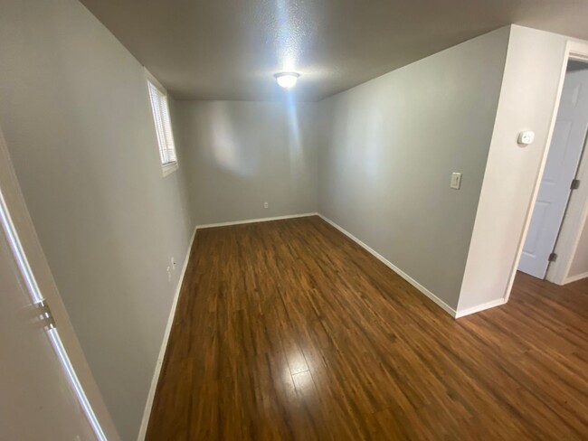 Building Photo - ***MOVE IN SPECIAL!!!*** Newly Remodeled 1...