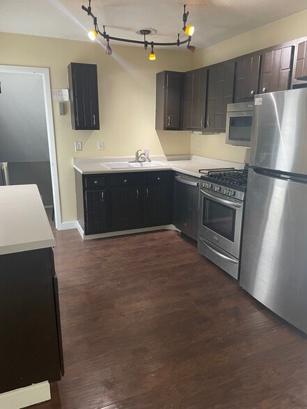 Building Photo - 2718 W 59th St