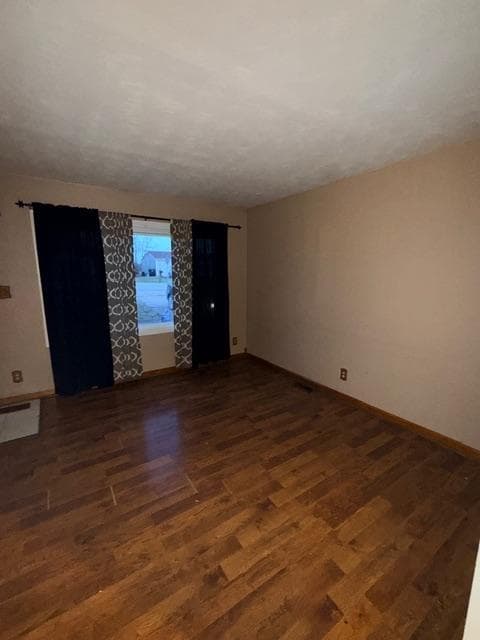 Building Photo - 572 Crestwood Dr