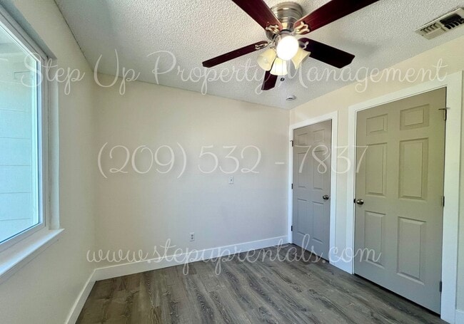Building Photo - Beautifully Updated 4-Bedroom Home on Half...