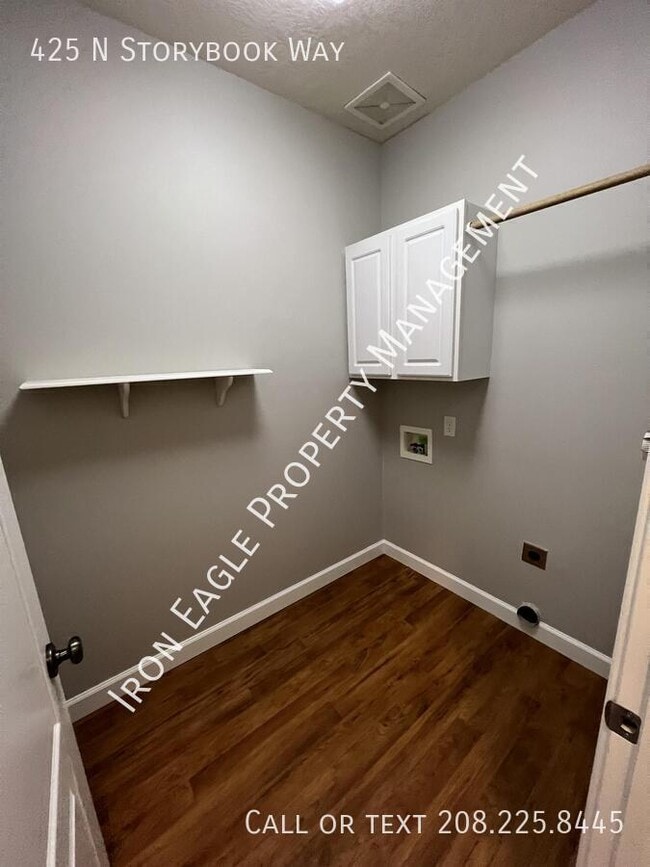 Building Photo - 425 N Story Book Way