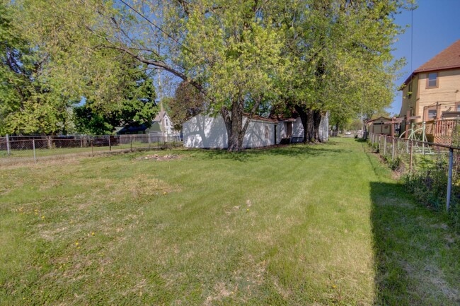 Building Photo - 2 Bed Home