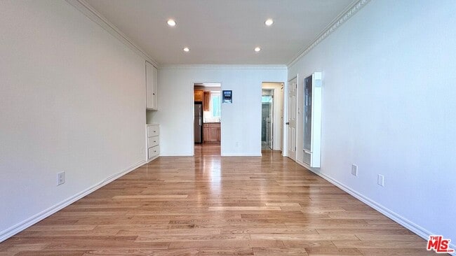 Building Photo - 1233 N Harper Ave