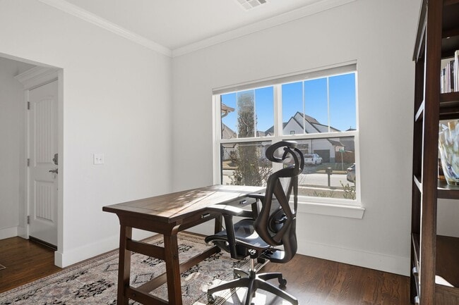 Building Photo - Stunner! This beautiful home features a spacious open floor plan with primary suite and private o...