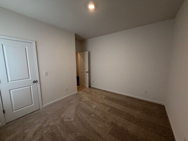 Building Photo - Beautiful 3 Bed 2 Bath New Construction Home in Shelbyville