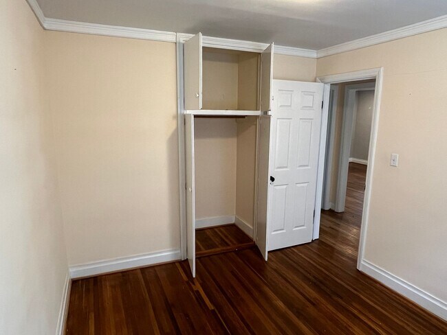 Building Photo - Convenient 2 Bedroom Duplex in SouthEnd