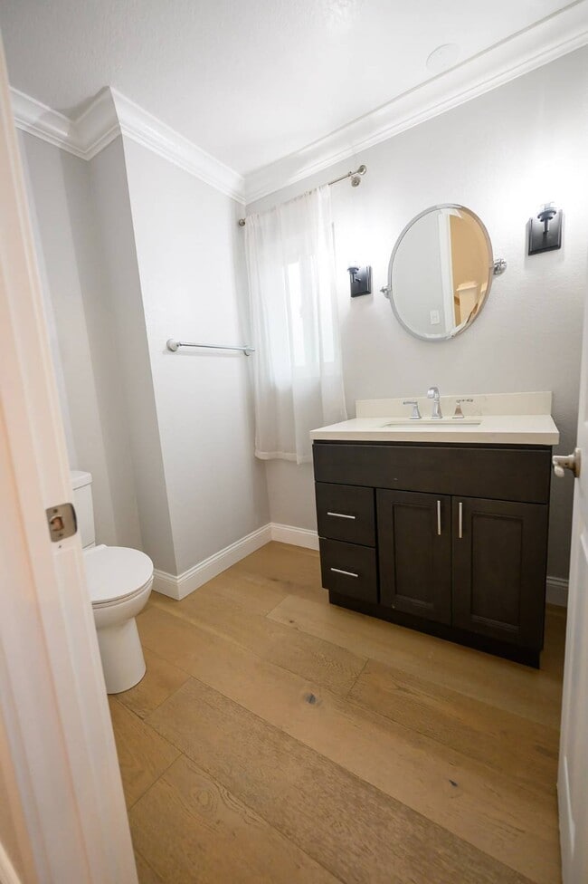 Building Photo - 2107 Dufour Ave